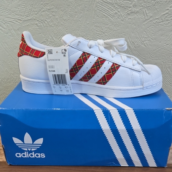Adidas Women's Superstar White with Red Stripes Sneakers. Size 7 - Picture 5 of 6